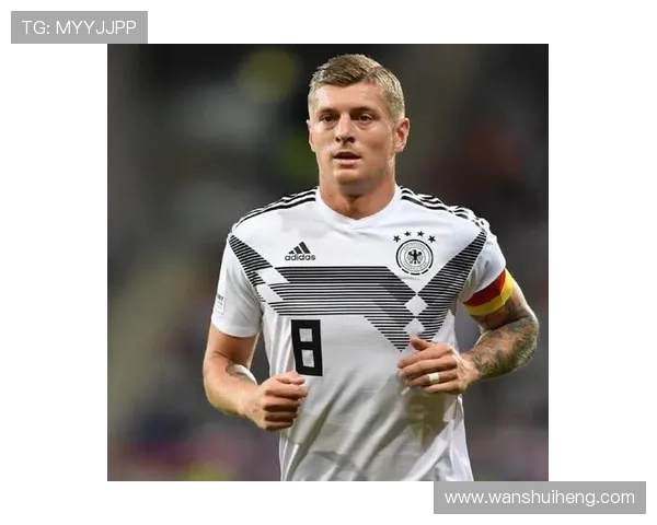 克罗斯在足球世界的传奇之路：从天才少年到中场大师的成长历程