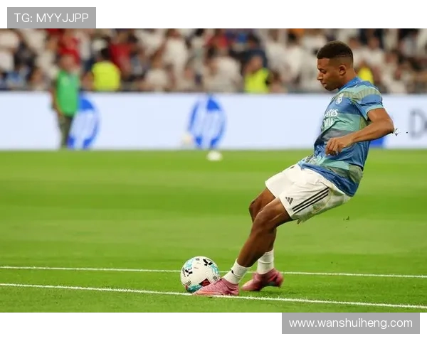 姆巴佩欧冠夜帽子戏法后采访透露未来去向引发热议