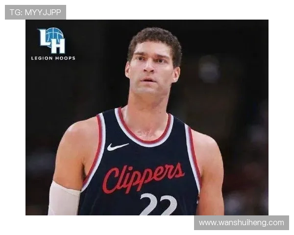 布鲁克洛佩斯:从NBA巨星到篮球战术的领军人物解析 布鲁克洛佩斯:从NBA巨星到篮球战术的领军人物解析